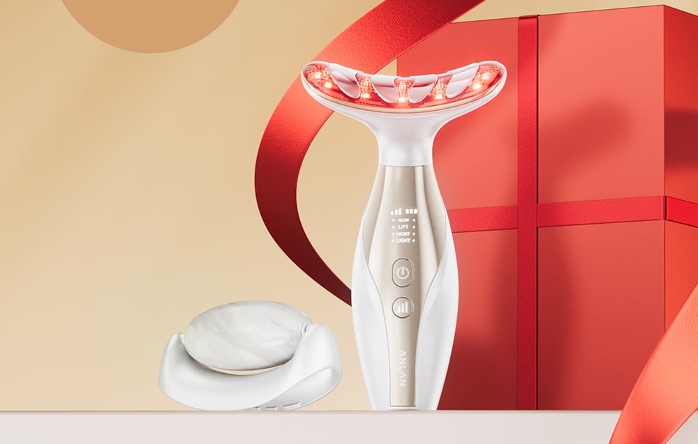 Appareil avec lumière LED rouge positionné verticalement à côté d'une tête en marbre remplaçable, sur fond d'une boîte cadeau rouge