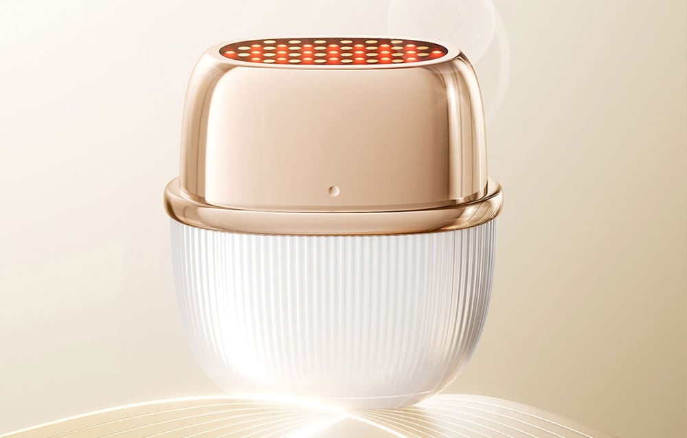 Appareil de massage facial lifting sur fond clair