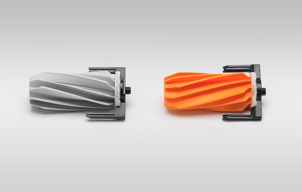 Brosse en caoutchouc pour robot de nettoyage sur fond gris