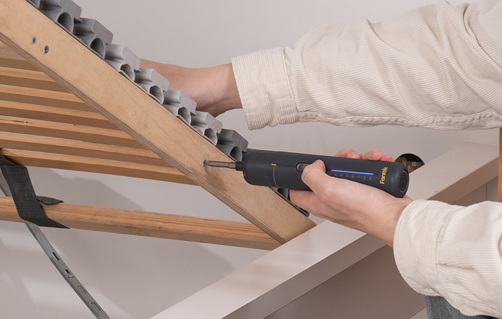 Visseuse électrique sans fil Fanttik en utilisation