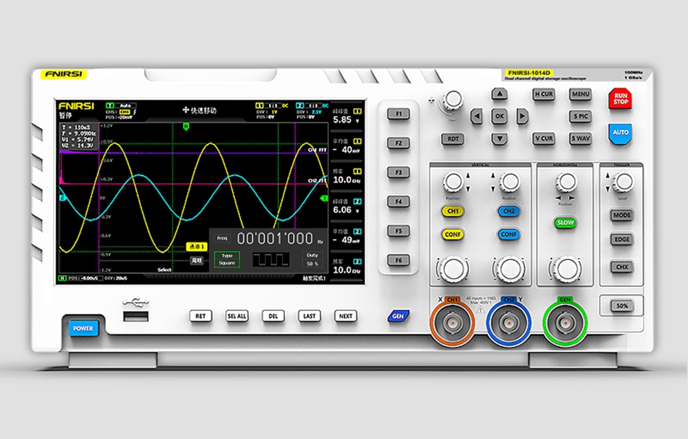 Oscyloskop z ekranem pokazującym kolorowe wykresy przebiegów sygnałów na szarym tle.