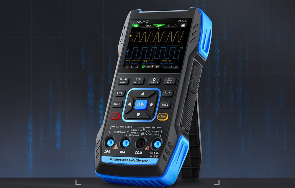 Appareil de mesure avec affichage de forme d'onde sur fond de zéros et uns bleus, avec tout le panneau de boutons et de prises de mesure visible.