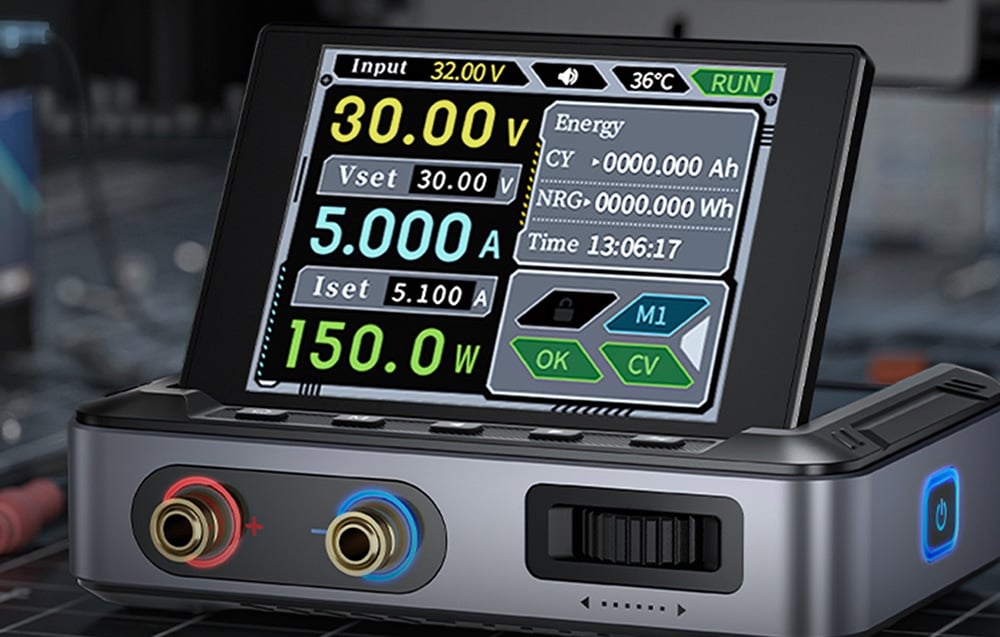 L'image montre une alimentation de laboratoire mini avec un affichage.