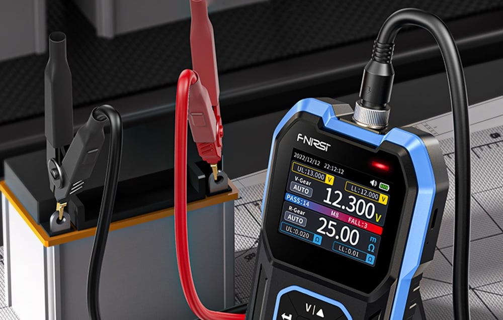 Mètre de résistance connecté à une batterie