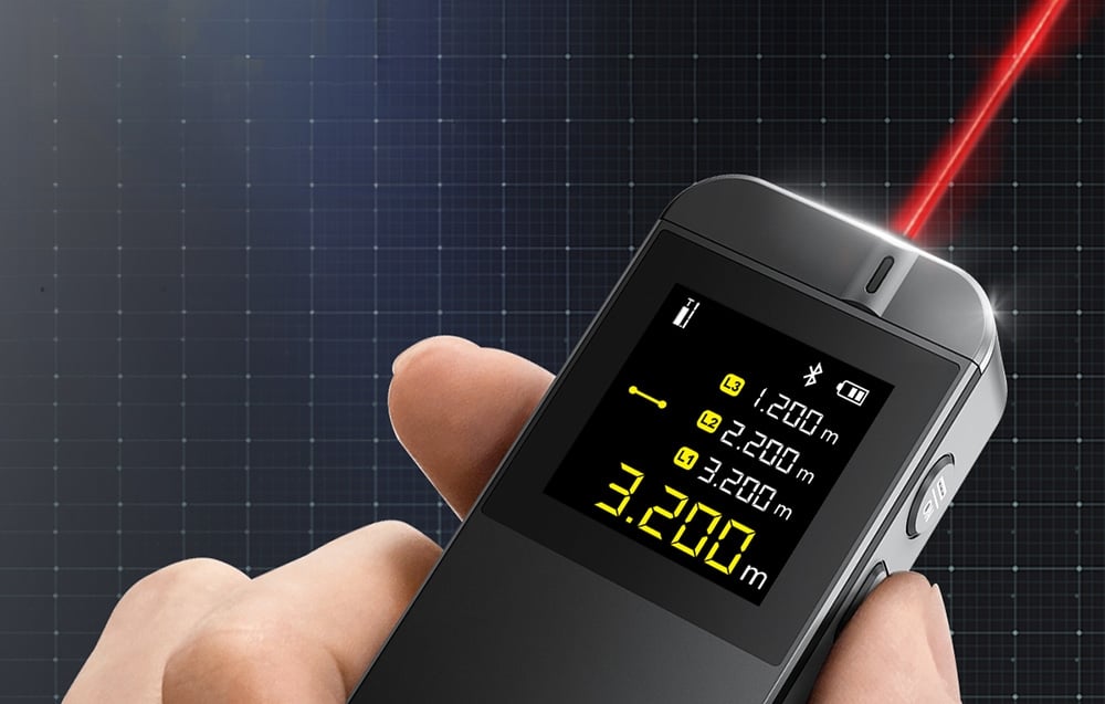 Télémètre laser FNIRSI IR40 en noir sur fond sombre