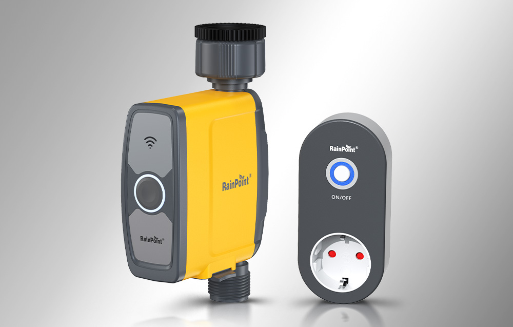 Contrôleur d'irrigation RainPoint à côté de la passerelle Wi-Fi sur fond gris.