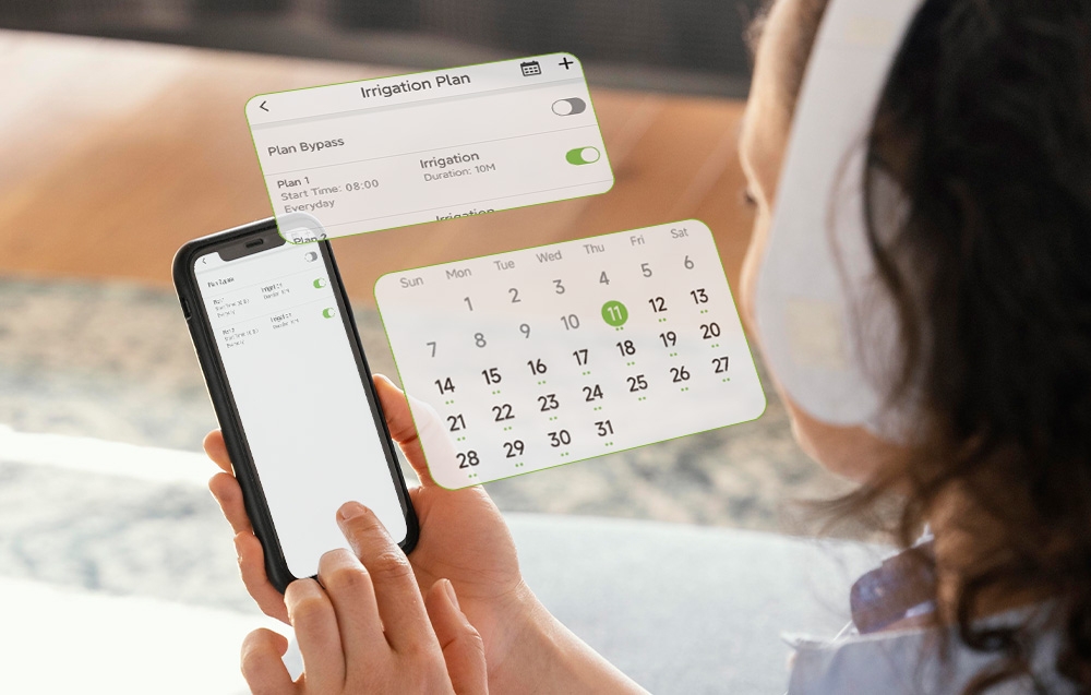 Une femme sélectionnant des horaires d'arrosage depuis l'application RainPoint Tuya sur son smartphone.